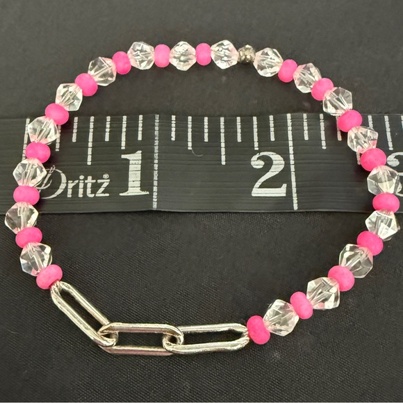 TOVA Malibu Hot Pink & Clear Faceted Beaded Bracelet with Silver Paperclip Links - Picture 4 of 4